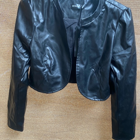 Allegra K Black Cropped Faux Leather Jacket - Picture 1 of 2